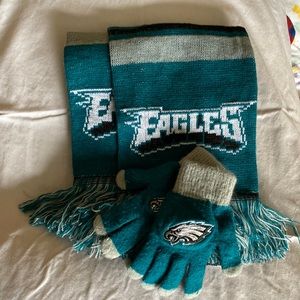 Eagles scarf and gloves set